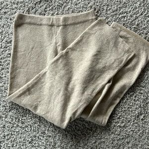 NWOT Pink Lily sweater lounge pants. Size M.